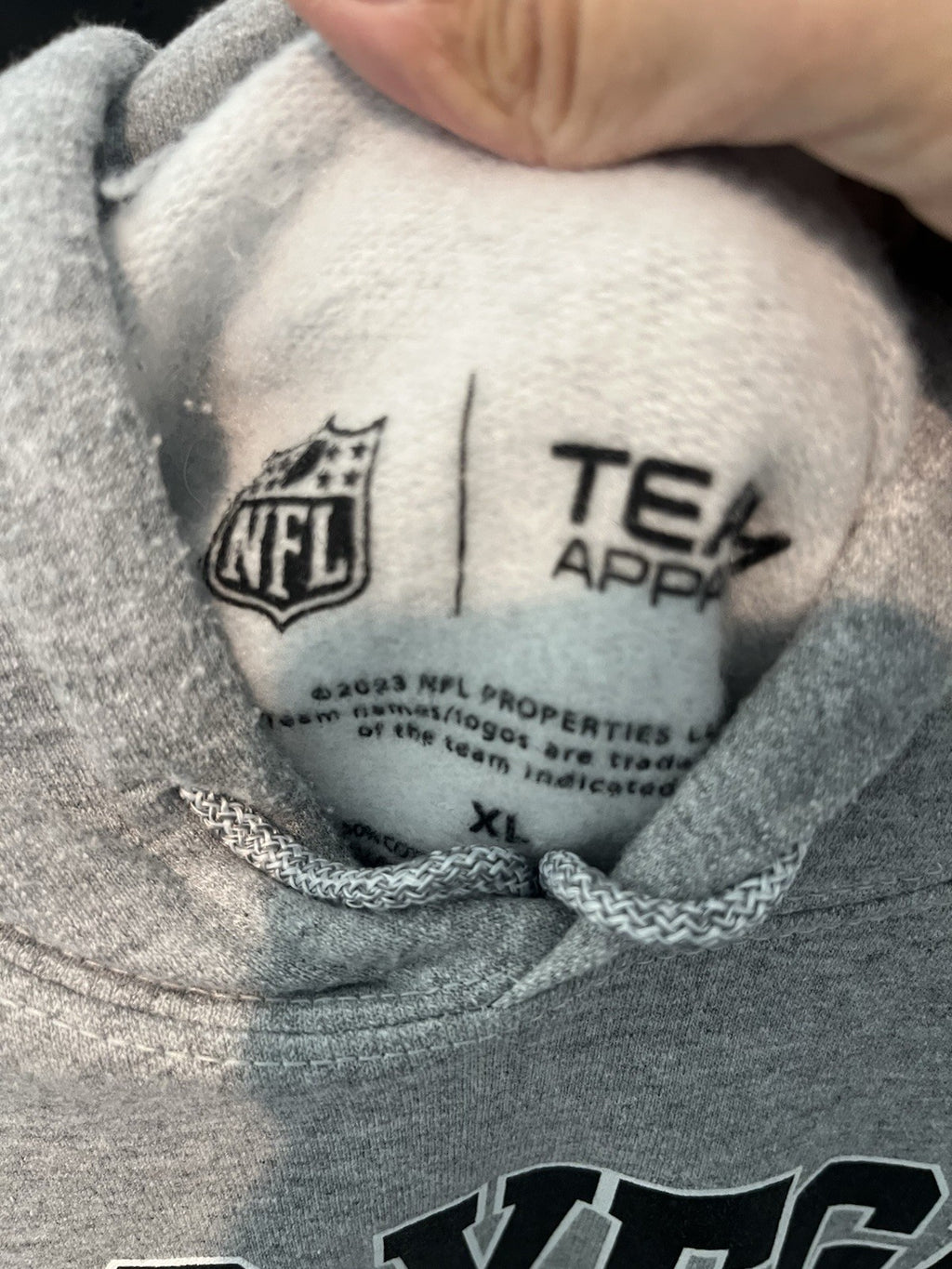 Junk Food NFL unisex-adult Signature Pullover Hoodie. Relaxed Unisex Fit. XL